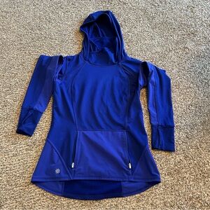 Athleta long sleeve pullover w/neck guard, pass thru pocket, hood, thumb holes
